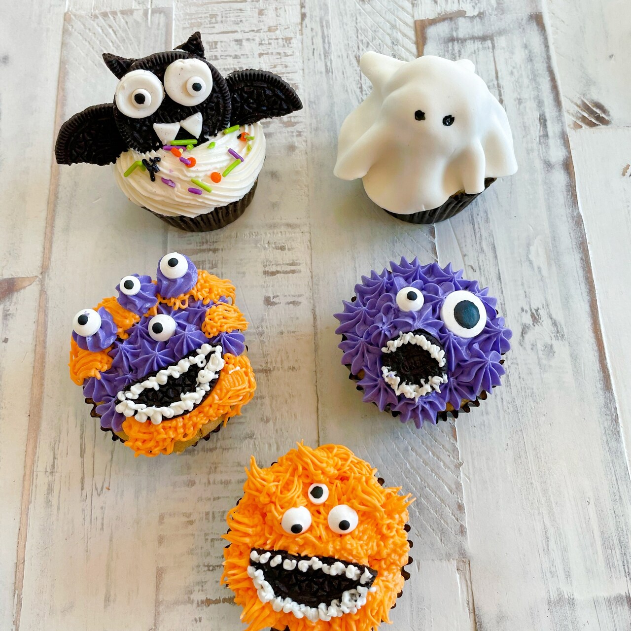 Monster Halloween Cupcakes with @wildbakes